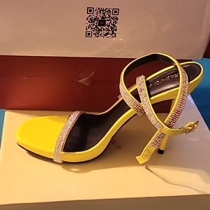 Fashion Nova strappy lime heels